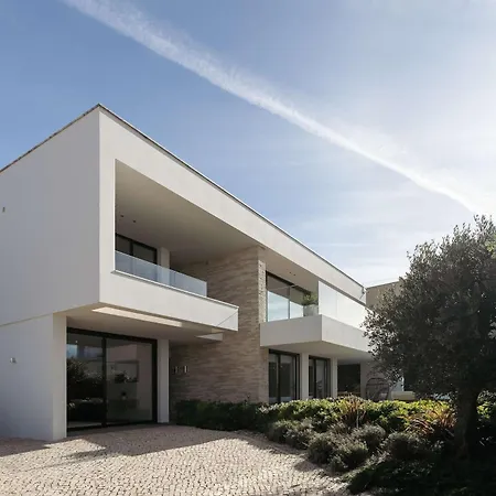 Ocean & Pool Retreat By Hostwise Amoreira